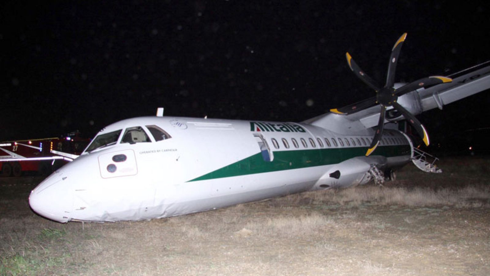 Dos heridos graves y 14 leves en un accidente de avión en Roma - Informativo 24h | Ver