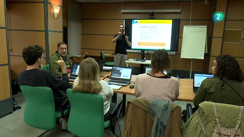 Formacin para el empleo de la Fundacin CNSE - En lengua de signos | Ver