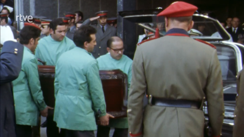 Traslado de los restos mortales de Francisco Franco del Hospital La Paz al Palacio de El Pardo y funeral corpore insepulto