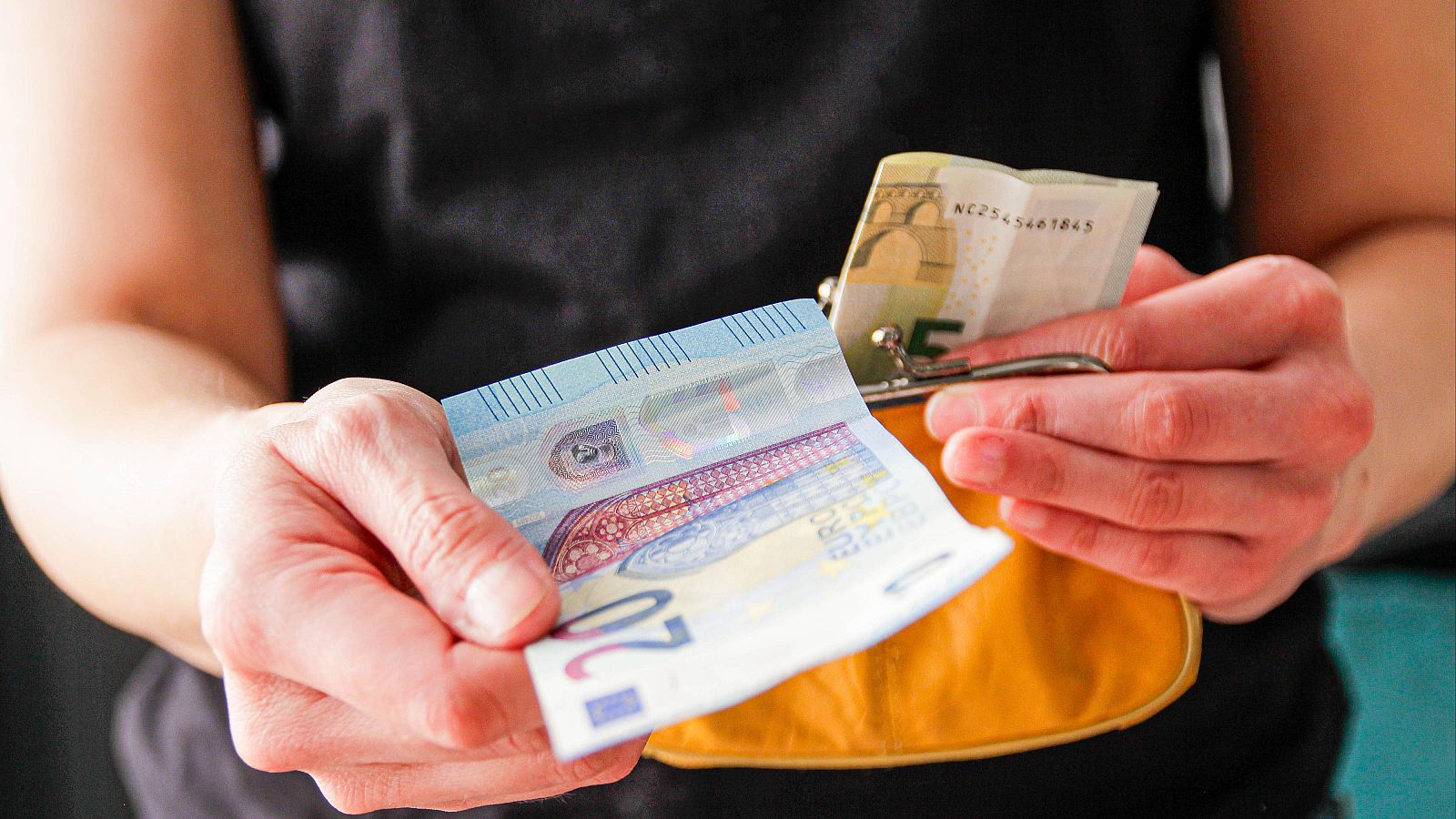 El 57% de las transacciones en España son en efectivo | Ver