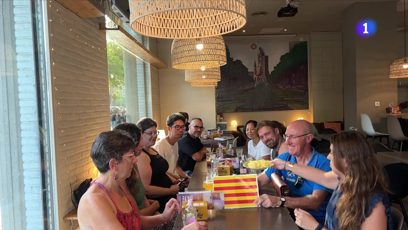 Estrangers que volen conèixer i usar el català