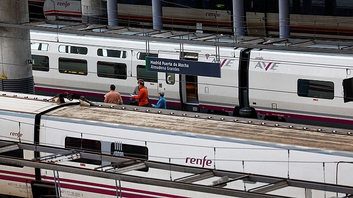 Telediario Fin de Semana - Los viajes en trenes de alta velocidad se encarecieron un 30% en el primer trimestre del año, según la CNMC