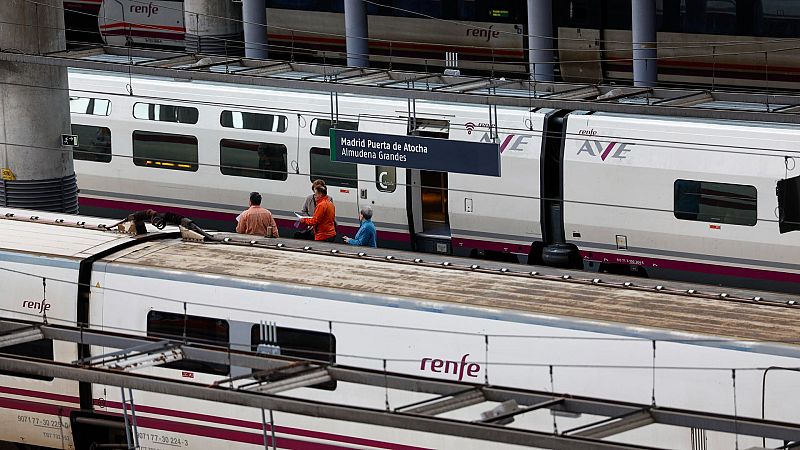 Los viajes en trenes de alta velocidad se encarecieron un 30% en el primer trimestre del año, según la CNMC