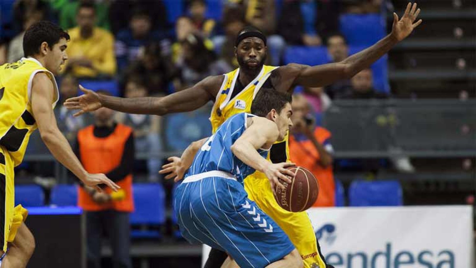 Sekulic y Úriz, claves del triunfo del CB Canarias contra el Cajasol. El conjunto insular abre brecha respecto a la zona peligrosa y mira hacia arriba.