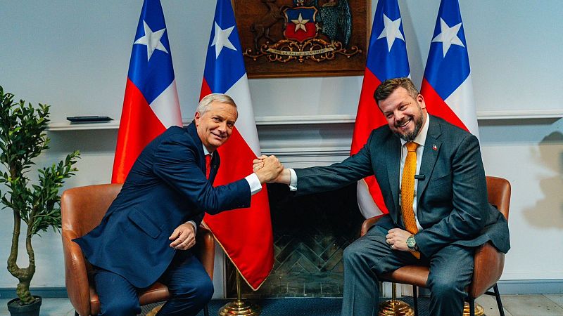 Chile se juega la segunda vuelta de las elecciones entre dos extremos