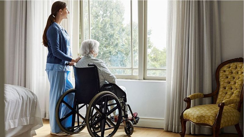 Una residencia de Navarra recrea una habitación de los años 50