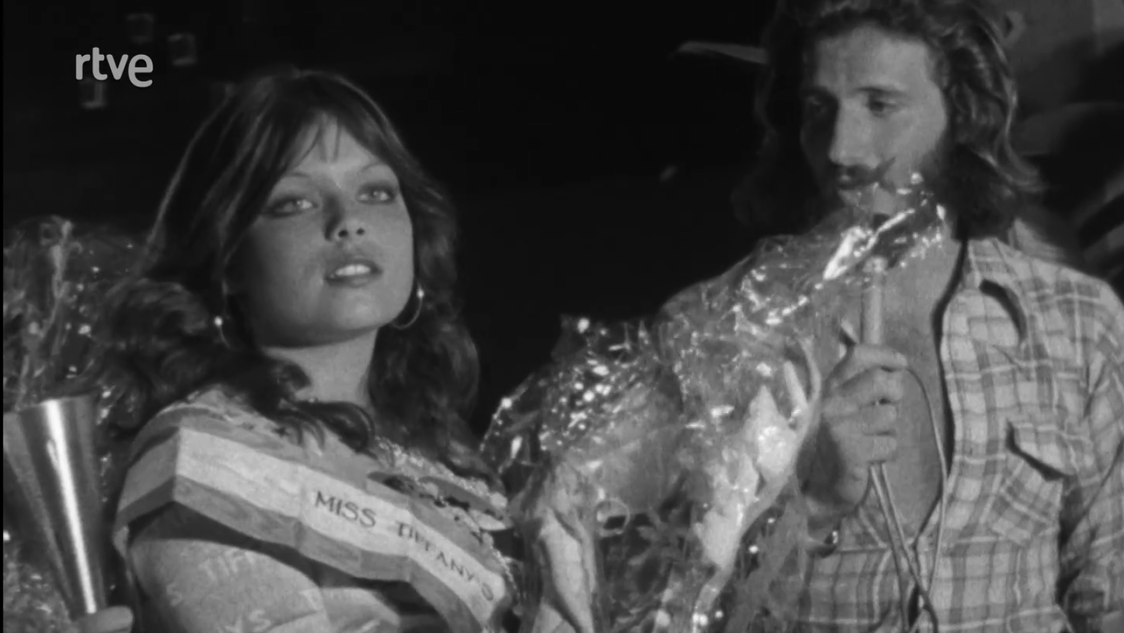 Noticias Nacional 1975 - Elección de Miss Tiffanys en una discoteca de Torremolinos - Fue noticia en el Archivo de RTVE | Ver