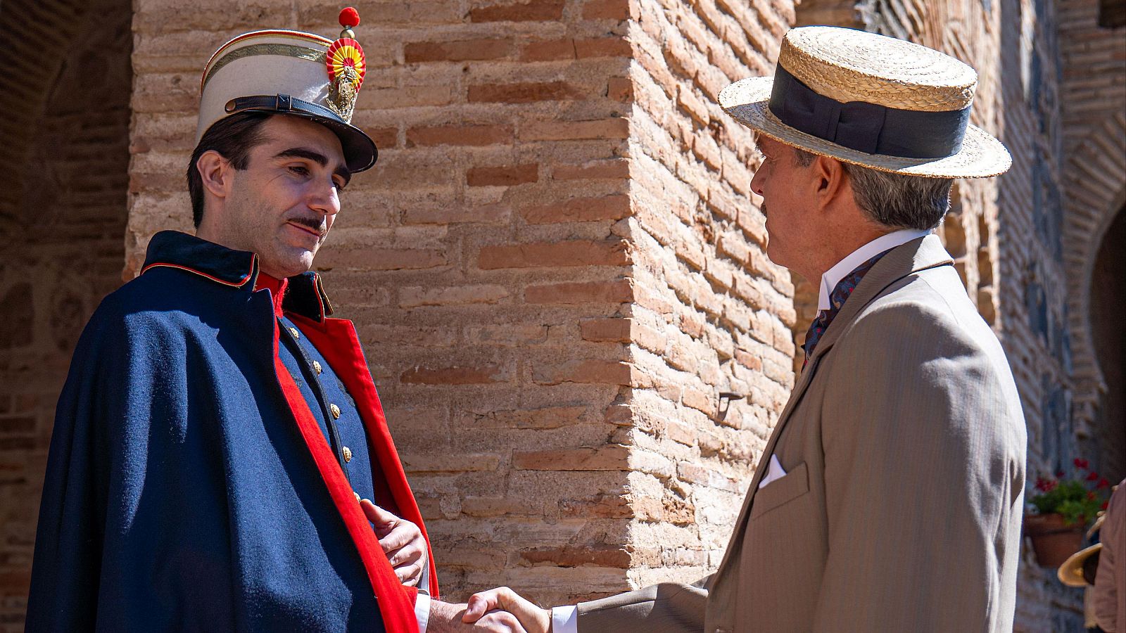 La Promesa: Lorenzo irrumpe en la fiesta de Lisandro - La promesa | Ver