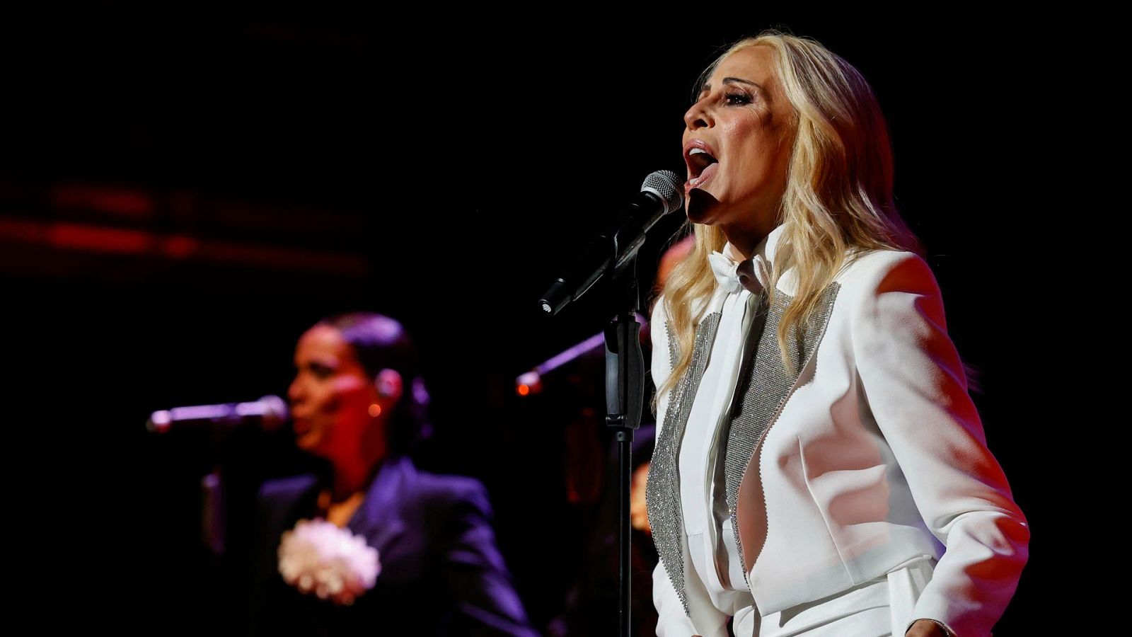 Marta Sánchez celebra sus 40 años en la música con nuevo disco y gira | Ver