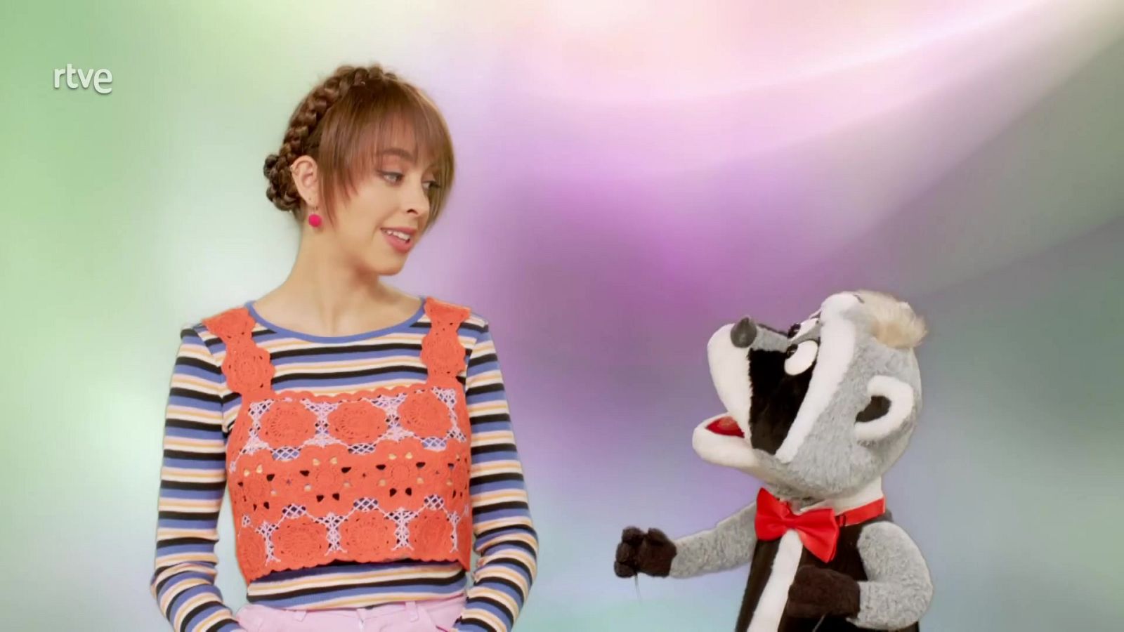 ¿Por qué las arañas no se pegan a su telaraña? - Aprendemos en Clan: El Reto | Ver