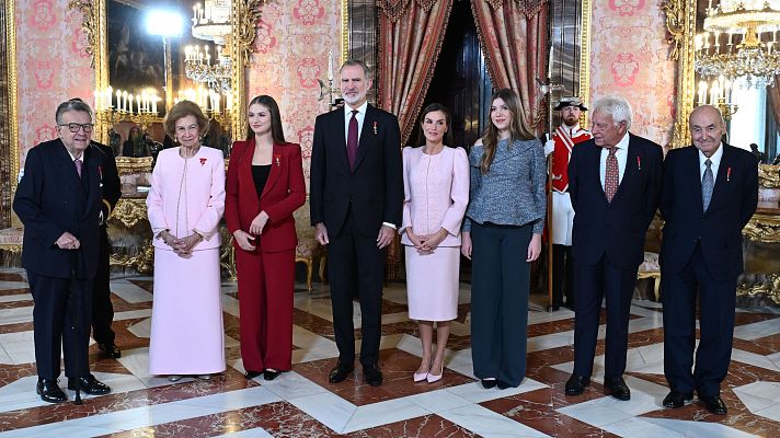 Informativo 24h - El rey conmemora los 50 años de monarquía con la entrega de cuatro collares del Toisón de Oro