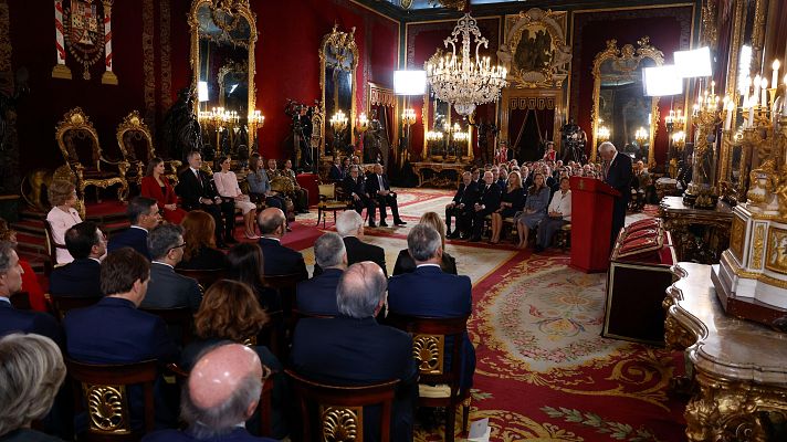 Especiales informativos - Entrega de los Toisones de Oro. 50 años de monarquía