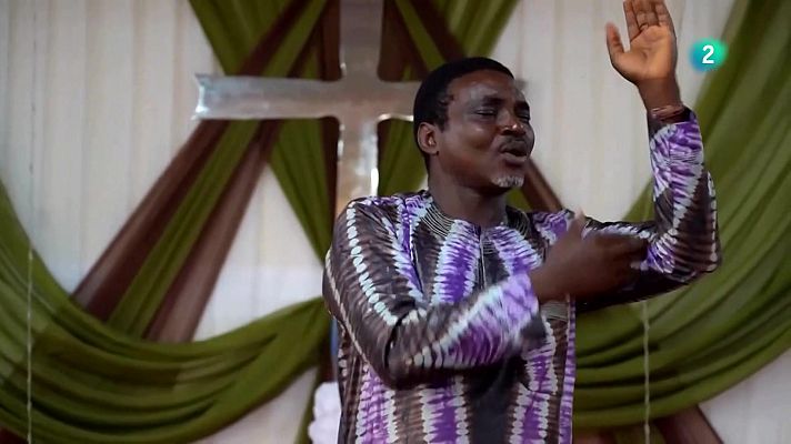 En lengua de signos - La iglesia que incluye a sus feligreses sordos