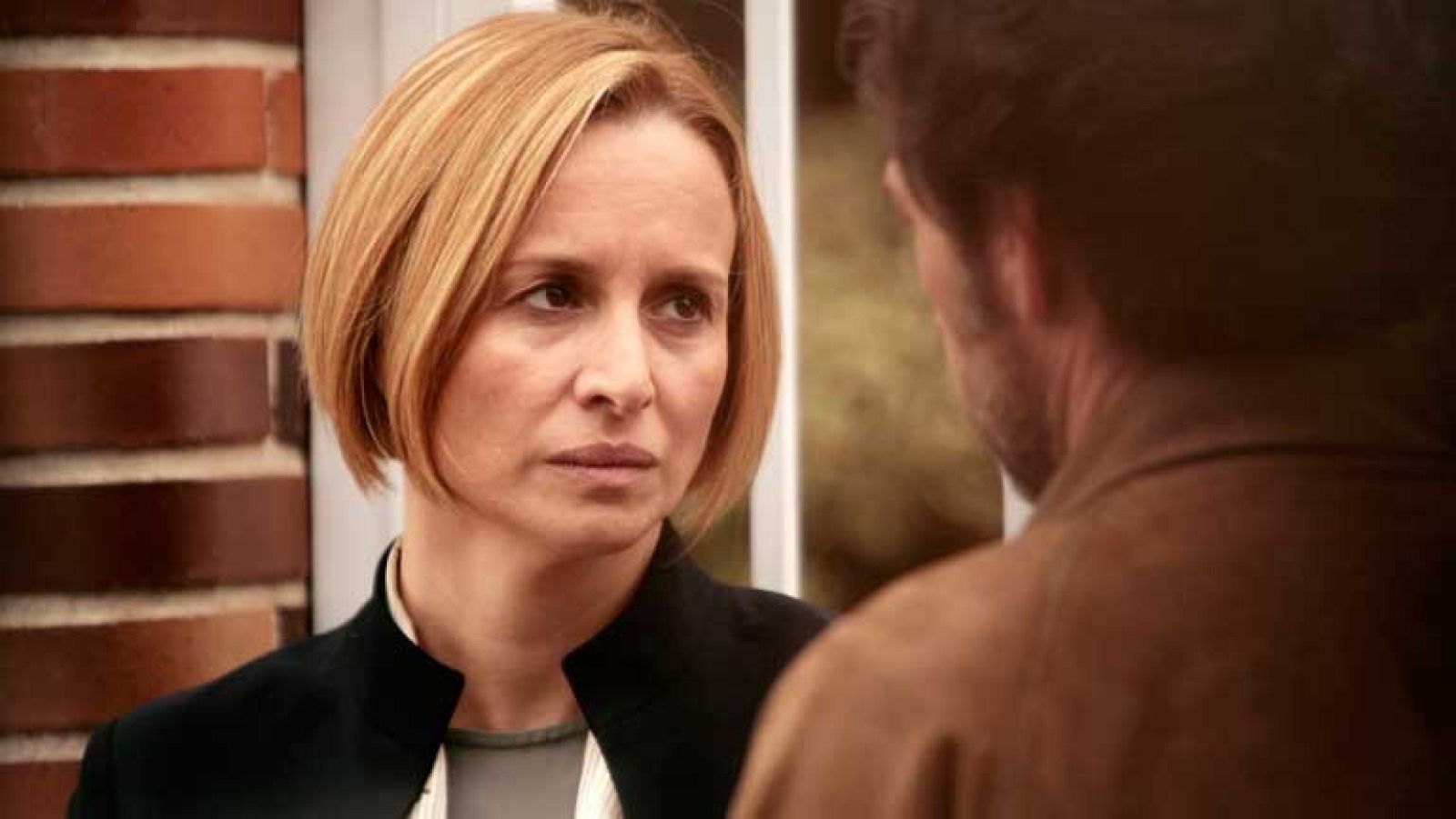 Herederos - Capítulo 15 - Julia continúa obedeciendo órdenes de sus secuestradores - ver ahora