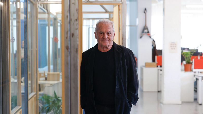 Víctor Manuel publica nuevo disco: 'Solo a solas conmigo' | Ver