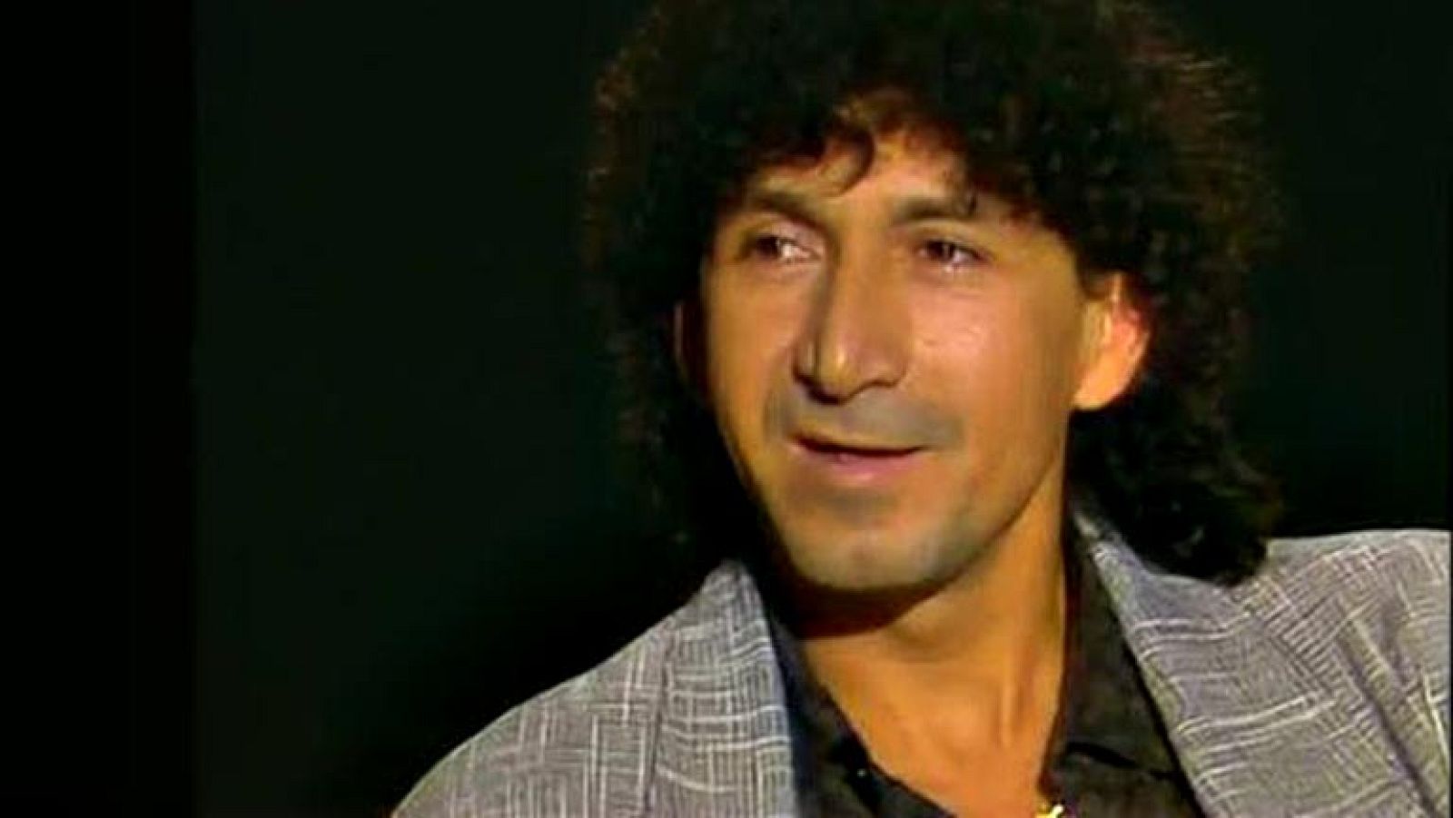 Aprovechando que se aproxima el Carnaval en Cádiz, el episodio 14º de Conexión Vintage nos acerca al gran ídolo de la afición gaditana. El mago que despuntó en el Mundial de España 82 con El Salvador. El jugador que jugó mal aposta contra el Atalanta