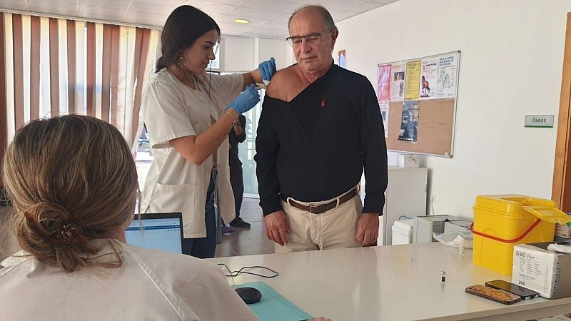 Las comunidades refuerzan la vacunación ante el aumento de casos de gripe