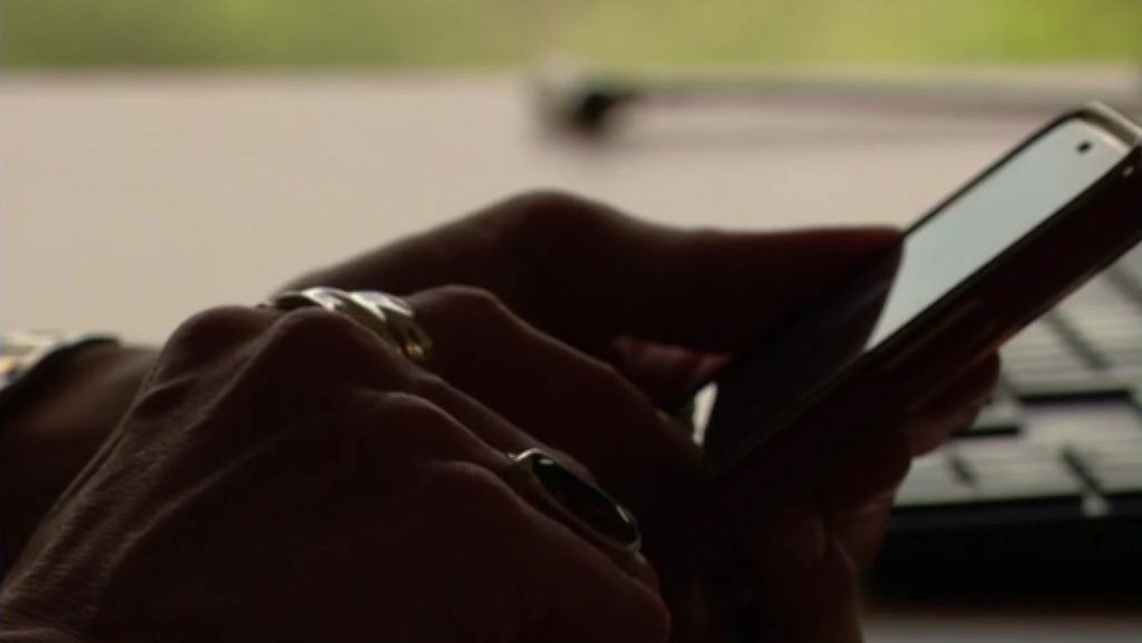 Violència masclista en l'àmbit digital - L'Altaveu al pati - L'altaveu al pati | Veure