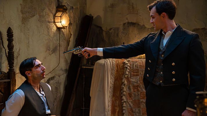 Curro se enfrenta a Lorenzo en un captulo sin precedentes en 'La Promesa'