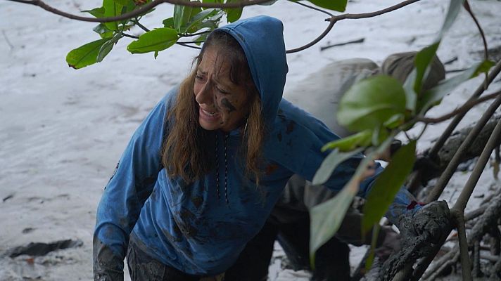 Yolanda y Ainoa luchan contra el barro en Perú