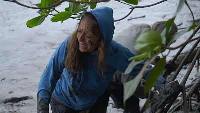 Yolanda y Ainoa luchan contra el barro en Perú
