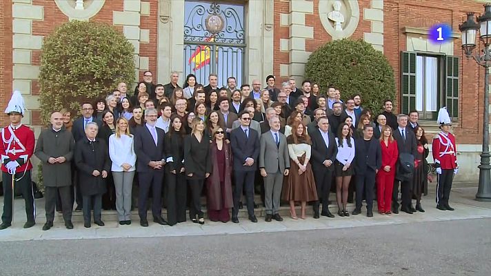 L'Informatiu - Fotografia de família dels guanyadors dels Premis Ondas amb RTVE com a protagonista
