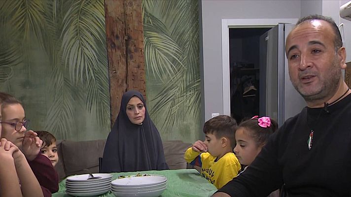 Telediario 1 - Entrevista a Refaat, médico gazatí refugiado con su familia en España