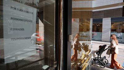 La Policia registra la cl�nica dental d'Alzira on va morir una xiqueta de sis anys - L'informatiu - Comunitat Valenciana | Ver