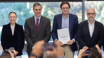 Gobierno, UGT y CSIF firman la subida salarial pactada para los empleados pblicos: un 11% acumulado hasta 2028