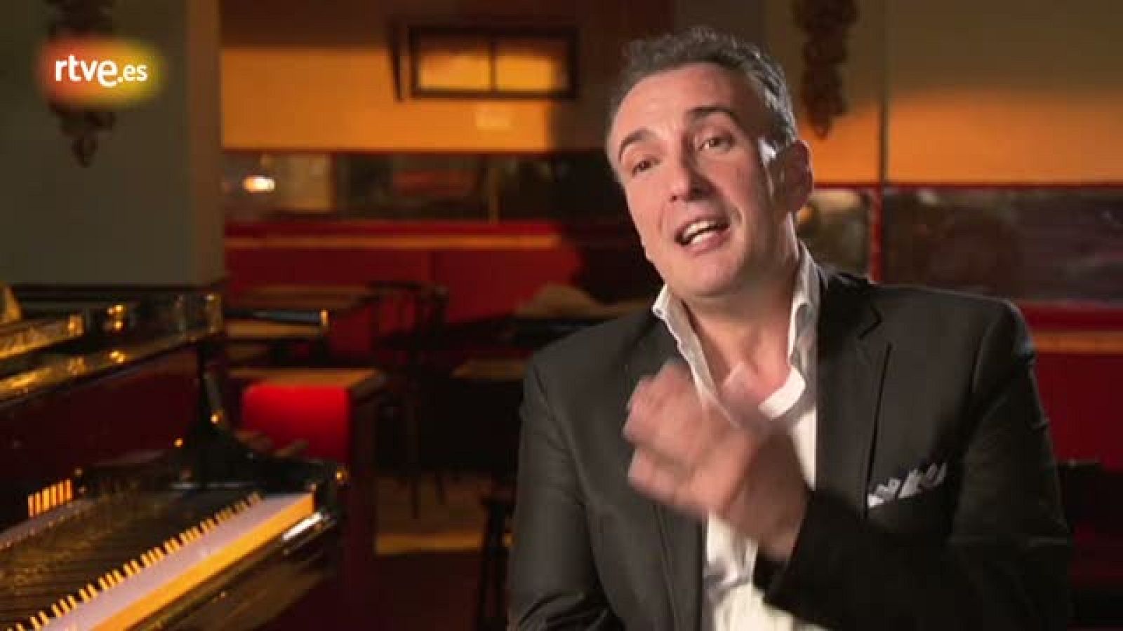 Manuel Rey anima con sus espectáculos a que la gente recupere y escuche todas esas canciones - Crónicas | Ver