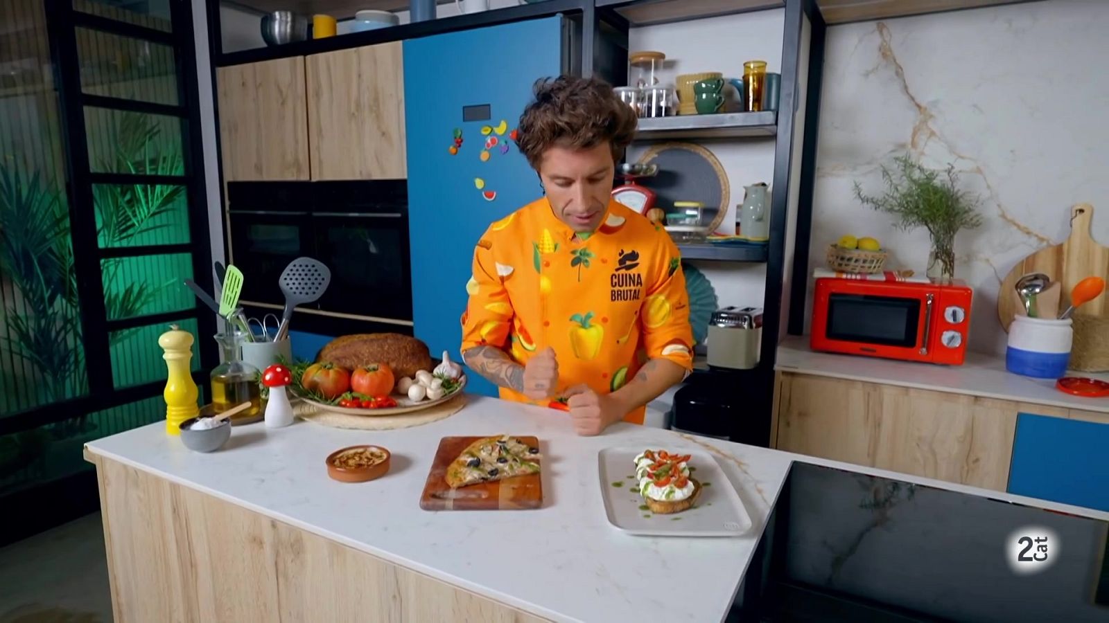 Torrada caprese, pizza sense gluten de blat sarraí i crema catalana - Cuina brutal | Veure