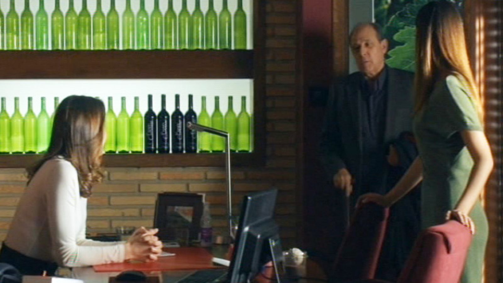 Gran Reserva - Paula se endeuda por culpa de Vicente | Ver