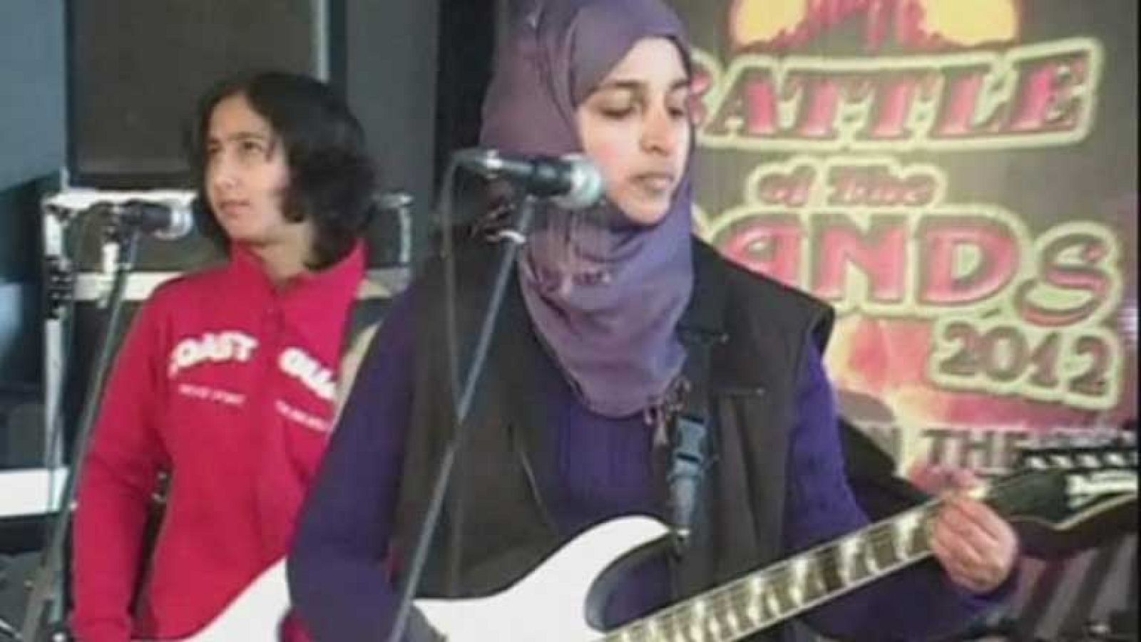 Grupos radicales musulmanes amenazan al grupo de mujeres indias Pragash "Alba"