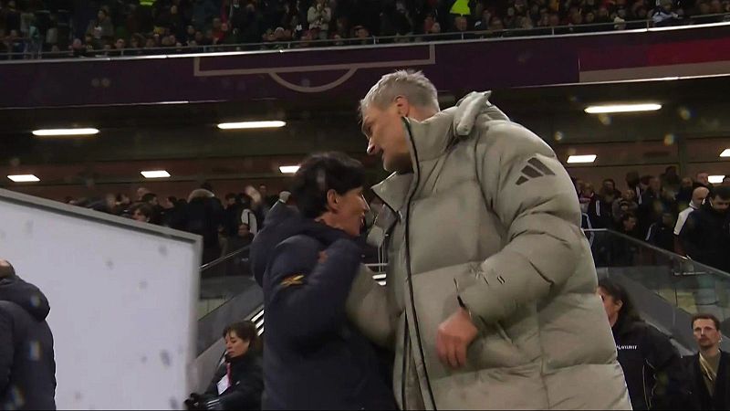 Alta tensión en el saludo final entre Sonia Bermúdez y Christian Wück