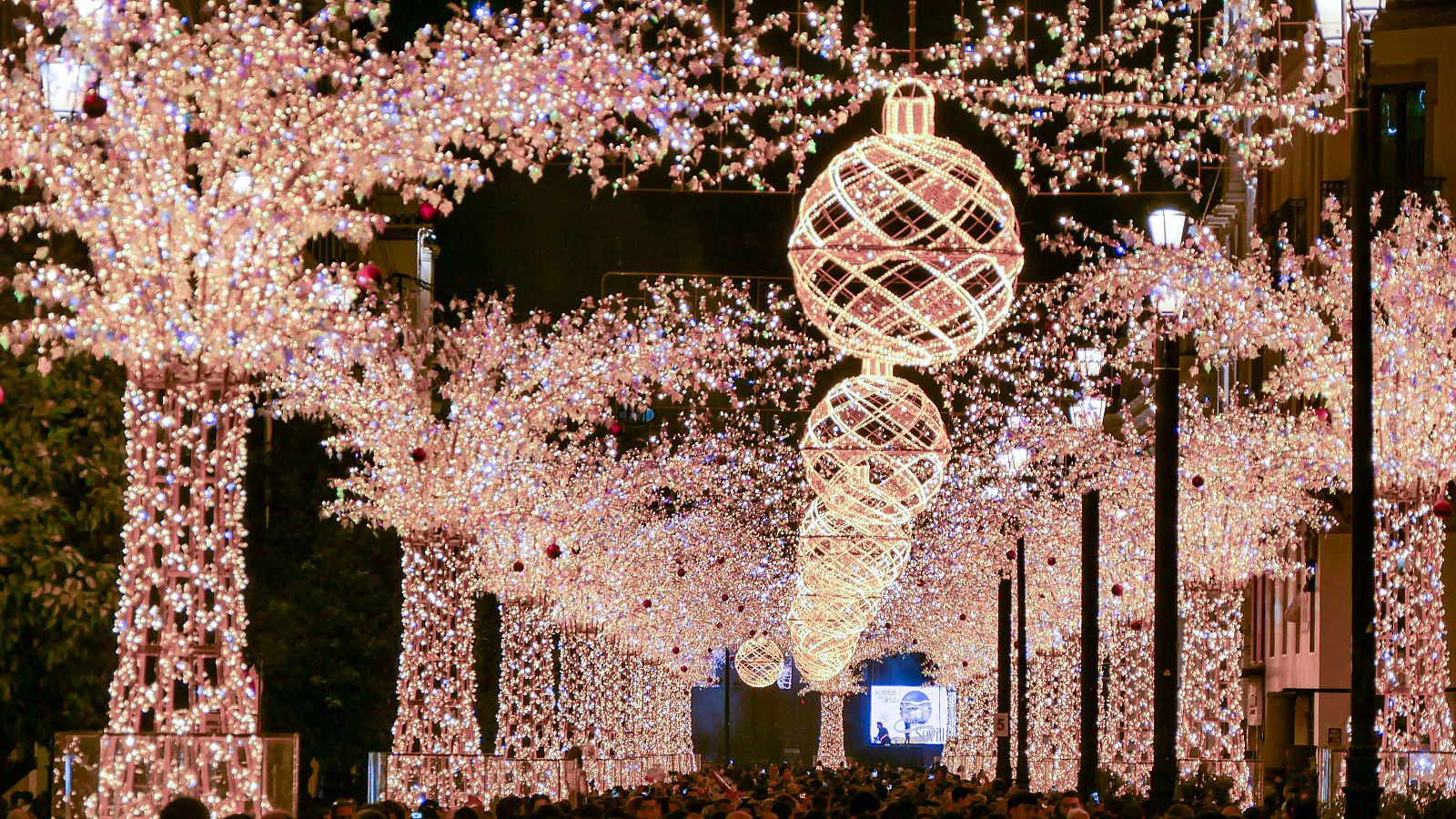 Navidad: el furor de los alcaldes por tener las mejores luces | Ver