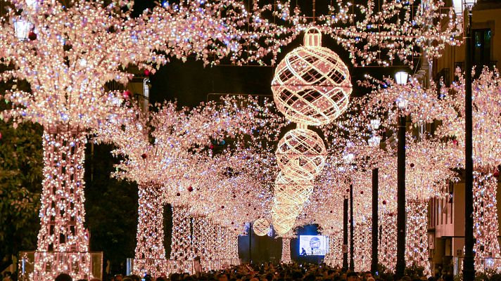 Telediario Fin de Semana - La Navidad desata una batalla política entre los alcaldes por tener las mejores luces navideñas