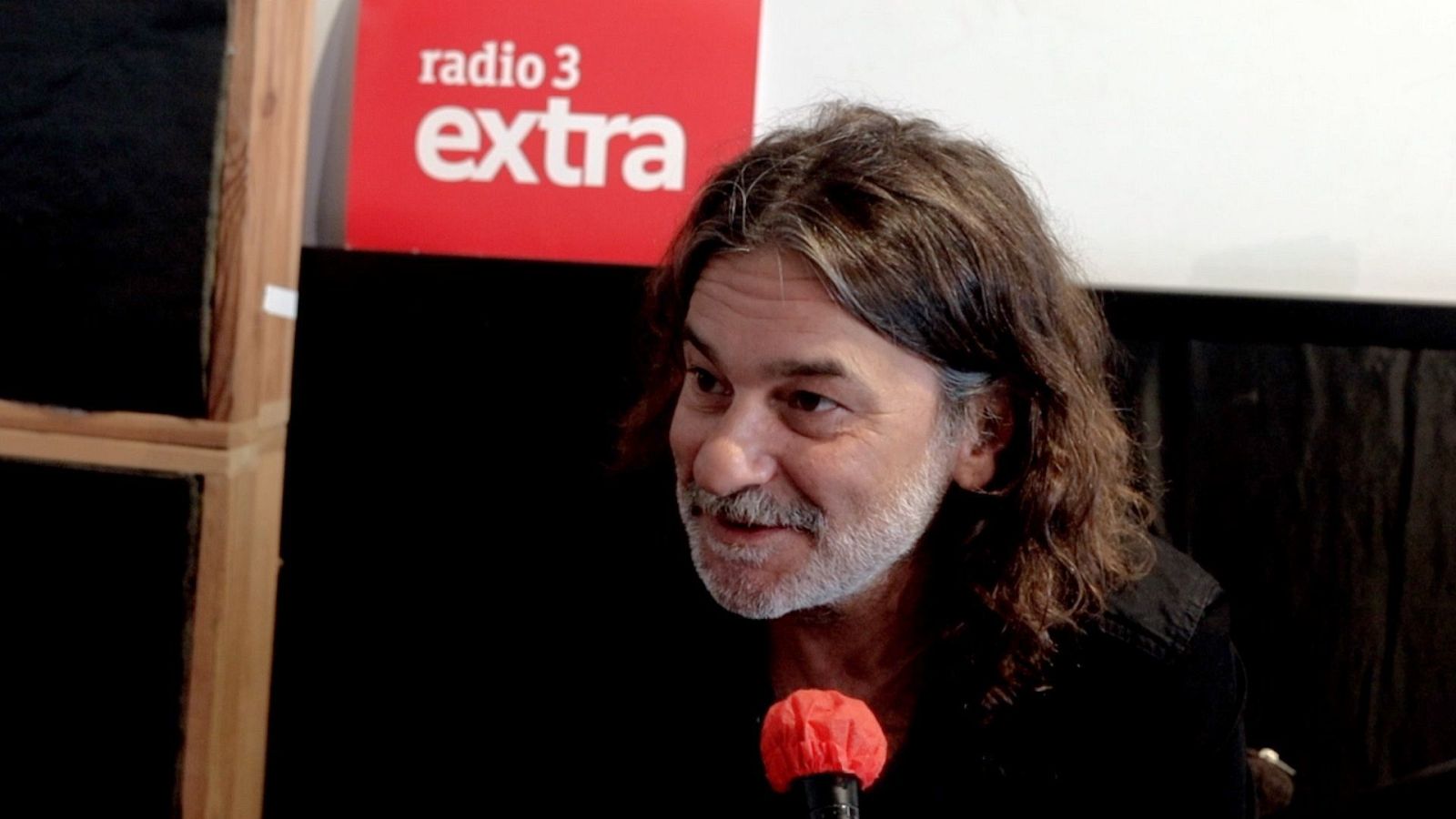 Luces Fuera Quique Gonzlez; solitario y nocturno - Luces fuera | Ver