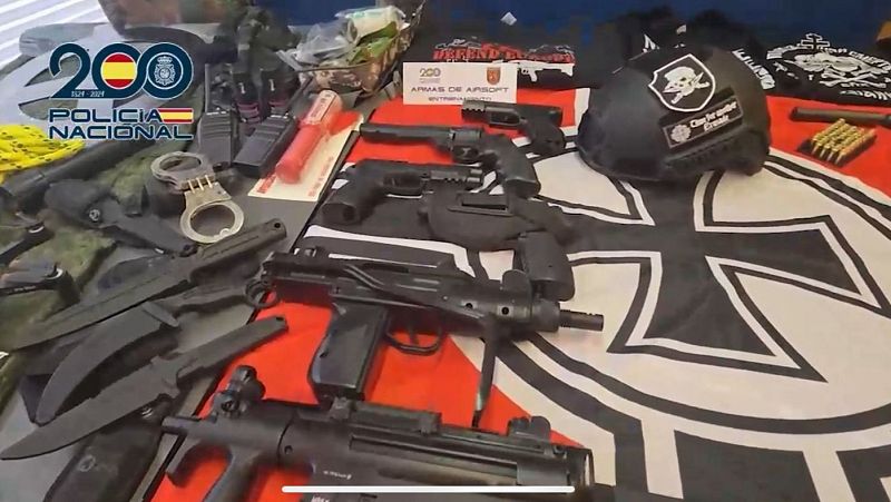 Desarticulada en Castellón una célula de la organización neonazi The Base - Telediario 1 | Ver