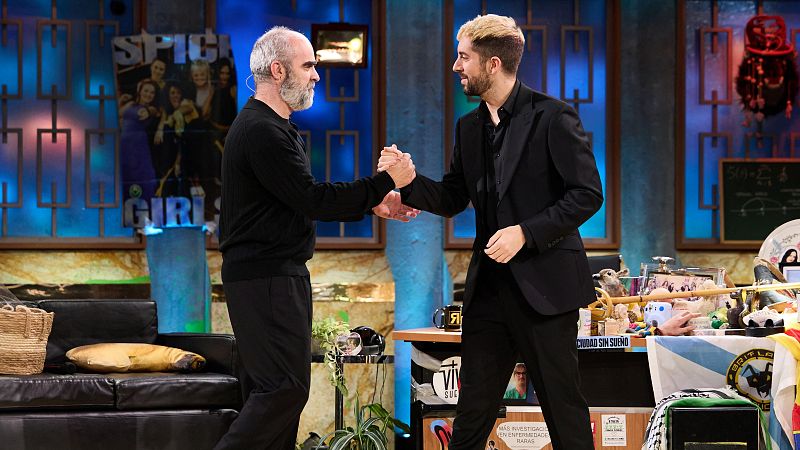 La Revuelta | ¿Te imaginas a Luis Tosar con un bañador slip?