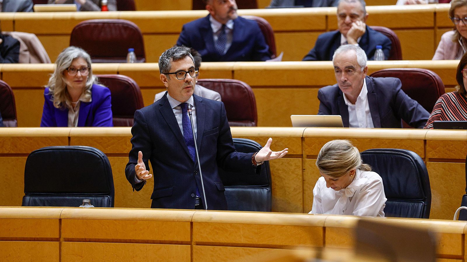 Santamaría (PP) habla de "trabajadoras de la intimidad" en el Senado y Bolaños retire sus palabras - España en 24h | Ver