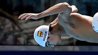 Luca Hoek pulveriza el récord de 50 libre en piscina corta y el relevo se queda cerca de la medalla