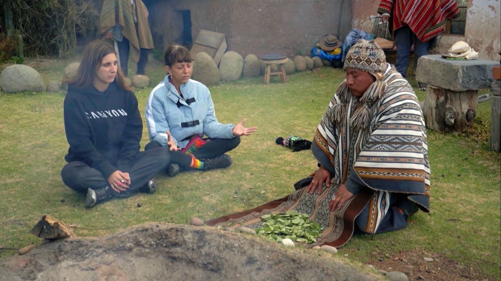Hasta el fin del mundo - Yolanda y Ainoa en un ritual chamánico - Hasta el fin del mundo | Ver