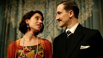 Alfonso XIII regala a Carmen un teatro