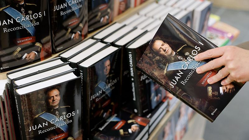 Llega a España el libro de memorias del rey Juan Carlos I - Telediario 1 | Ver