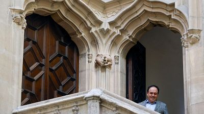 Juanfran P�rez Llorca mantiene a 8 consellers e introduce 3 caras nuevas - L'informatiu - Comunitat Valenciana | Ver