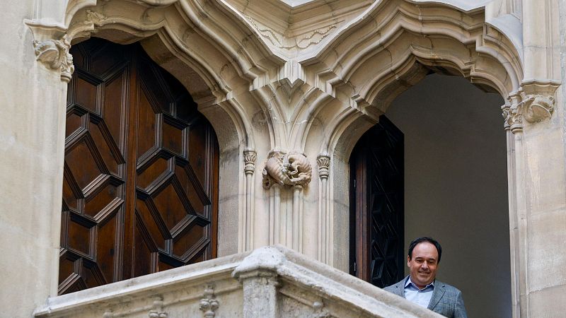 Juanfran Pérez Llorca mantiene a 8 consellers e introduce 3 caras nuevas - L'informatiu - Comunitat Valenciana | Ver