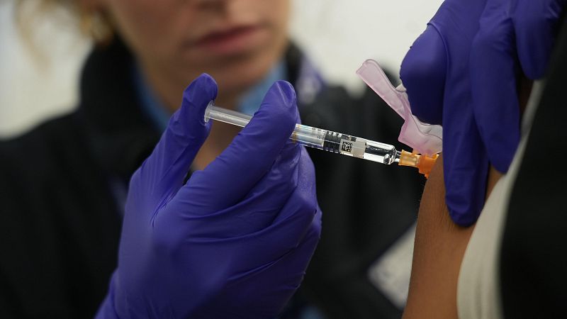 El plan contra la gripe de Sanidad recomienda las mascarillas - La tarde en 24h | Ver