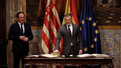 El nou Consell pren possessi� al Palau de la Generalitat - L'informatiu - Comunitat Valenciana | Ver