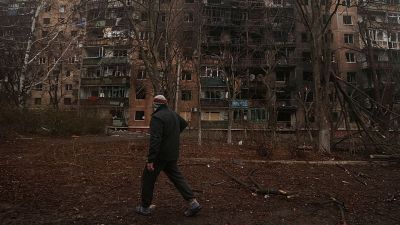 Los voluntarios que ayudan a quienes quedan aislados por los ataques rusos en el Donbs