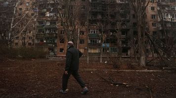 Los voluntarios que ayudan a quienes quedan aislados por los ataques rusos en el Donbs